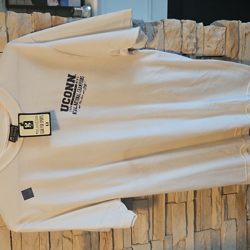 Gear For Sports 2004 UConn Championship white Cotton T-Shirt